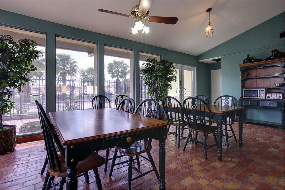 Americas Best Value Inn Angleton Extérieur photo