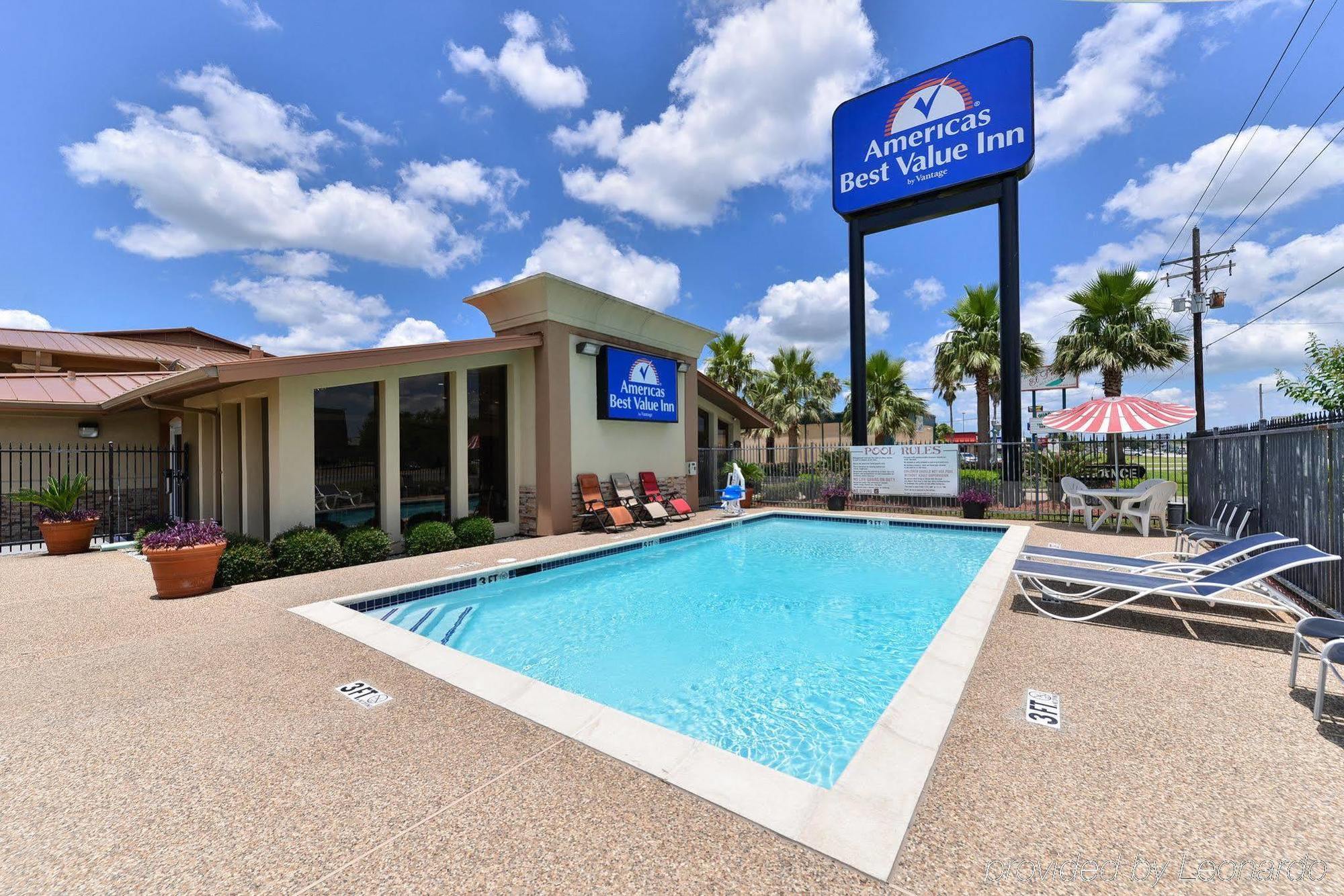 Americas Best Value Inn Angleton Extérieur photo